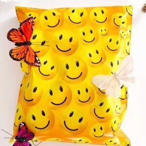 40 6x9 Happy Face Designer Polymailer